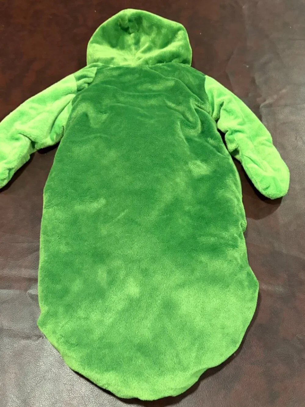 Peas in a Pod green baby bunting costume from Target 0-6 months